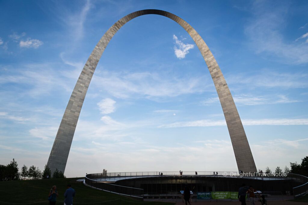 the Gateway Arch in St. Louis, Missouri in late afternoon.