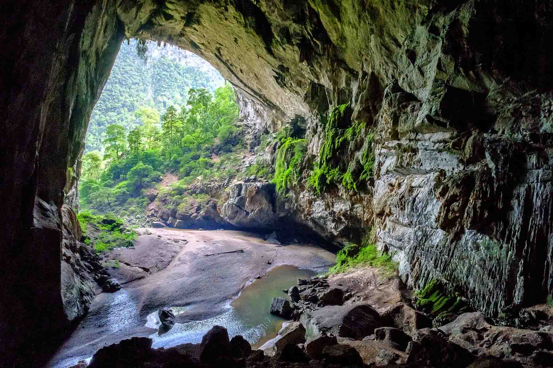 Hang En Cave entrance in Phong Nha Ke Bang National Park.