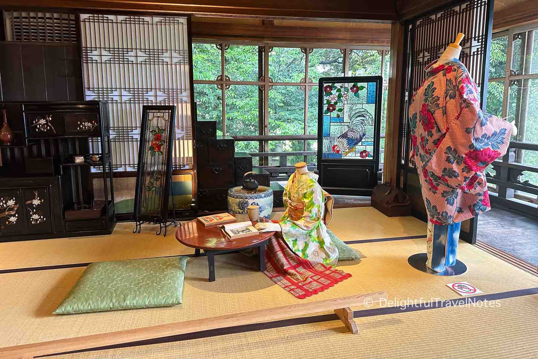 two mannequins in kimono.