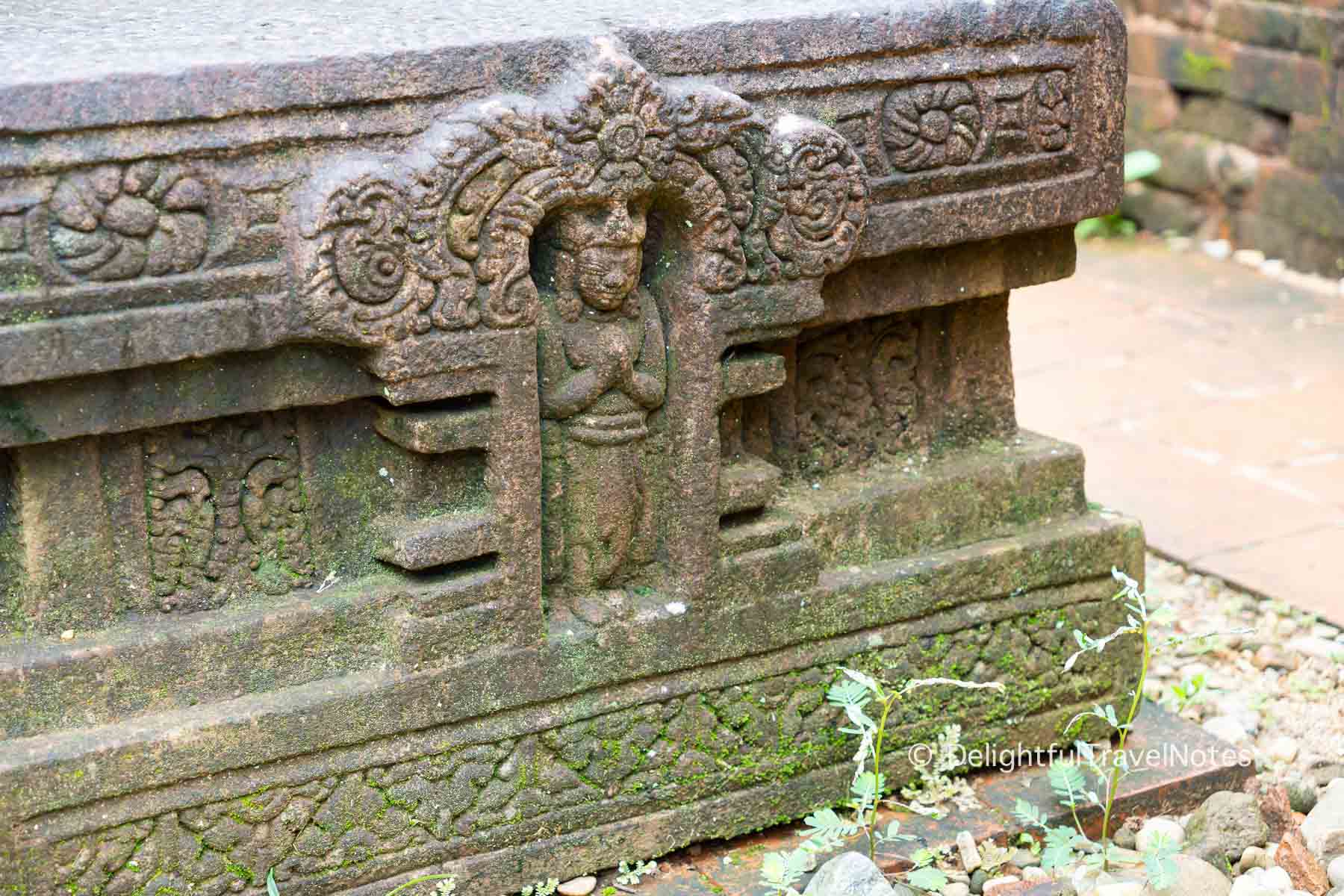 close up look of the vermiculation patterns and carvings at the base of temple A10 pedestal.