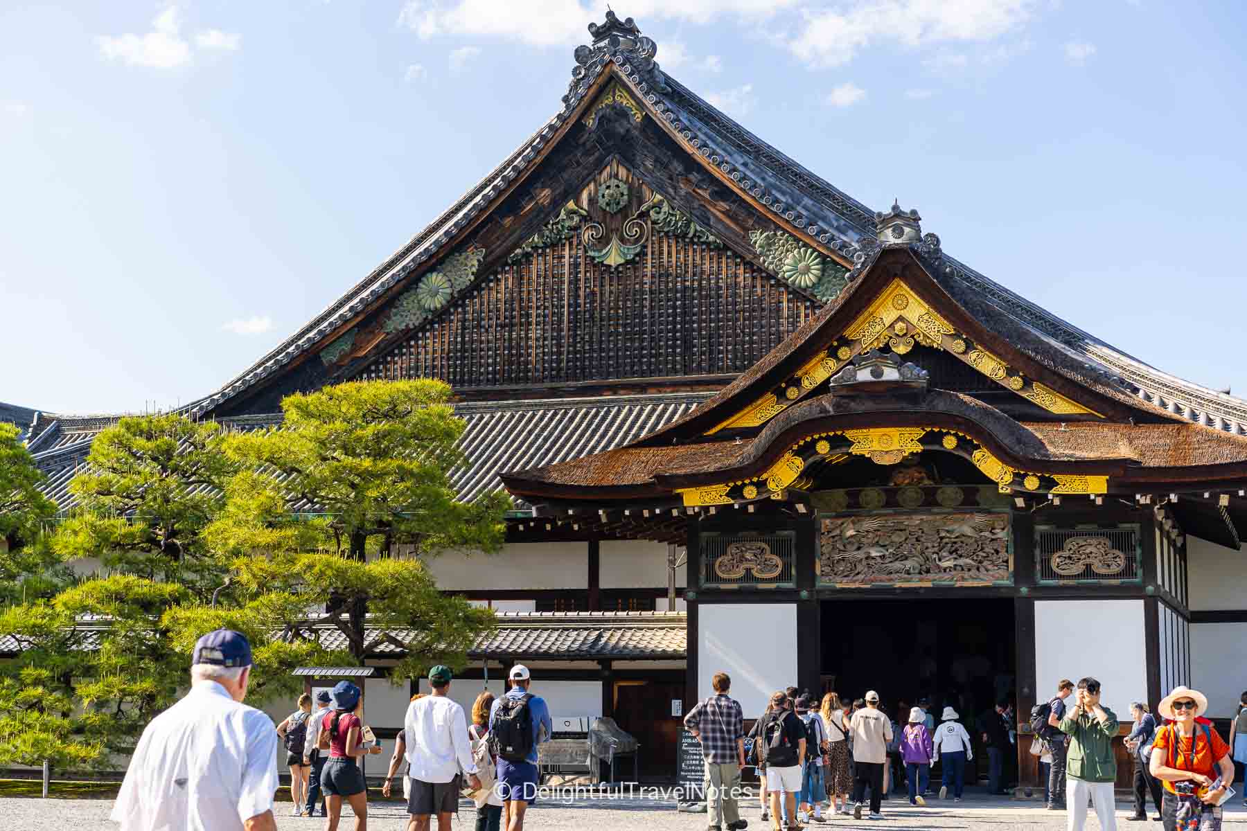 visitors entering Ninomaru Palace in Nijo Castle, Kyoto.