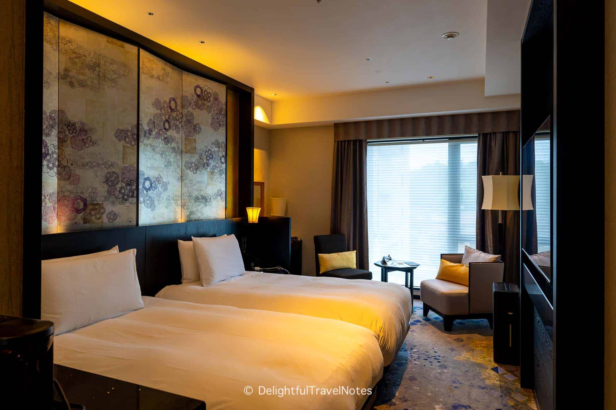 the twin bed guest room at Hotel Sanraku Kanazawa.