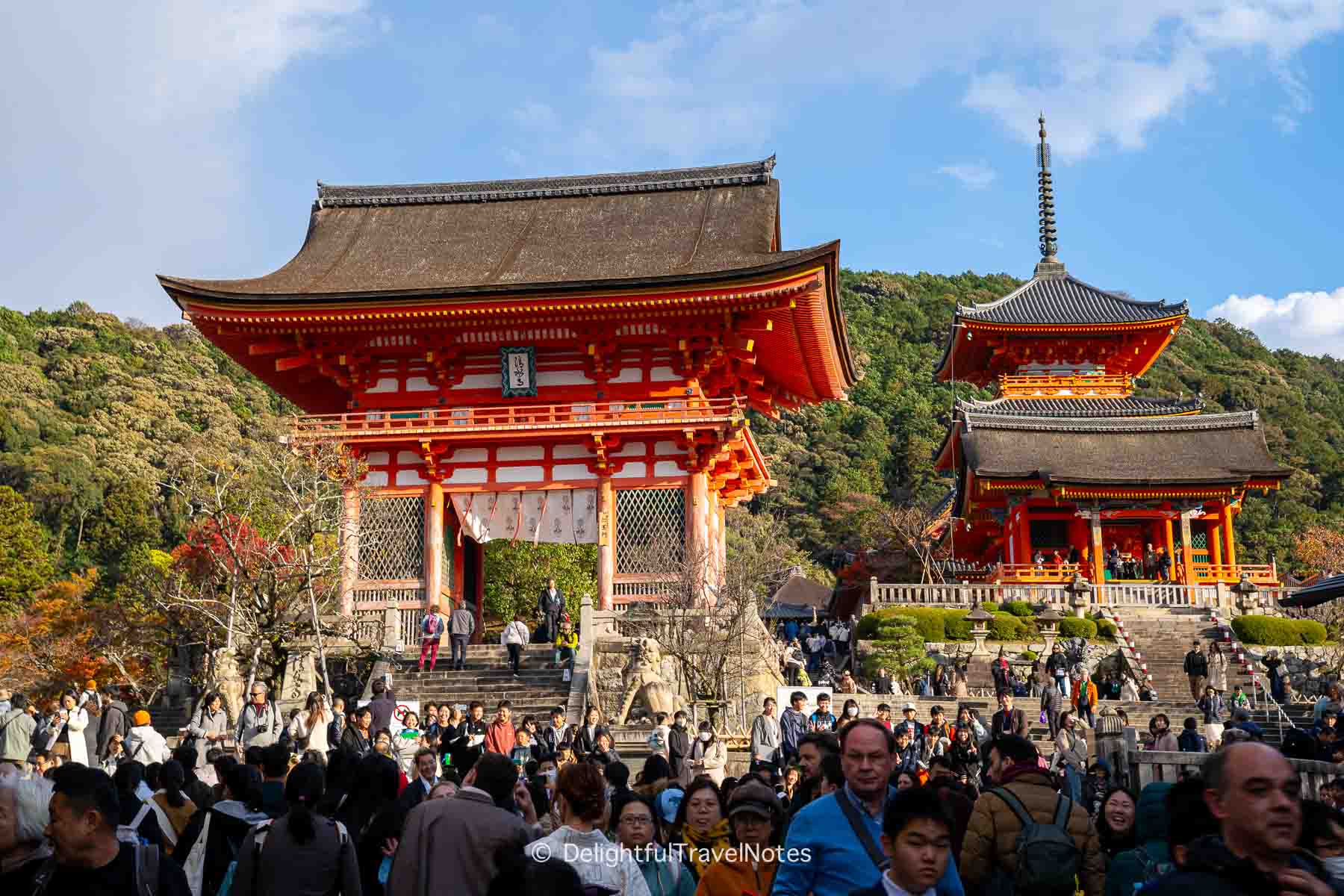 crowded Niomon Gate in November at Kiyomizu-dera in Kyoto.