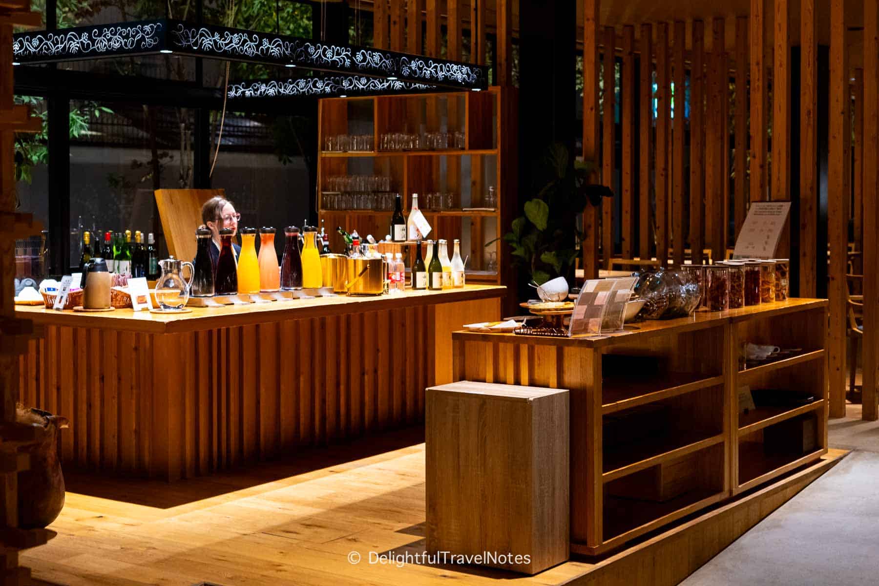 Lounge corner with free drinks and snacks at Hotel Setre Naramachi.