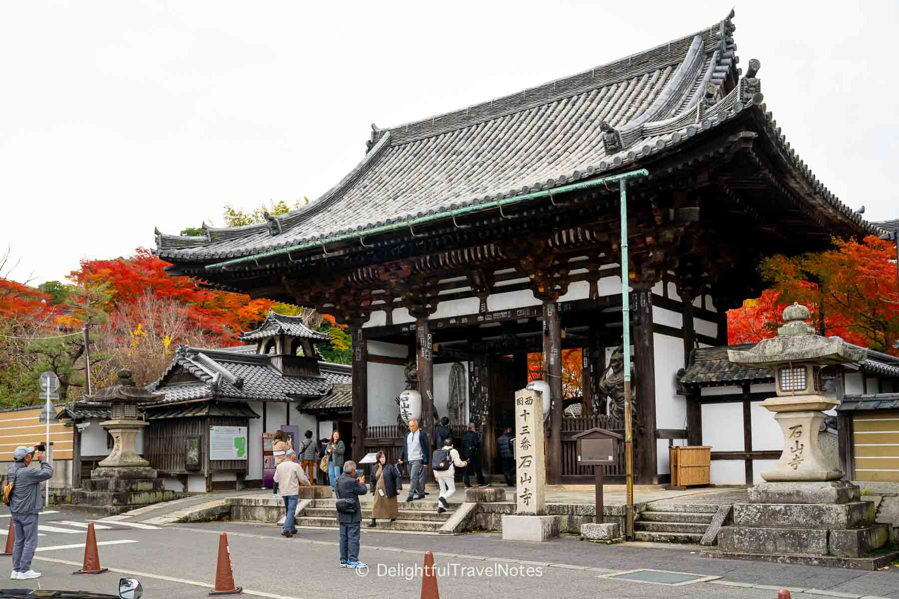 the main gate of Ishiyamadera, a temple in Otsu, Shiga Prefecture.