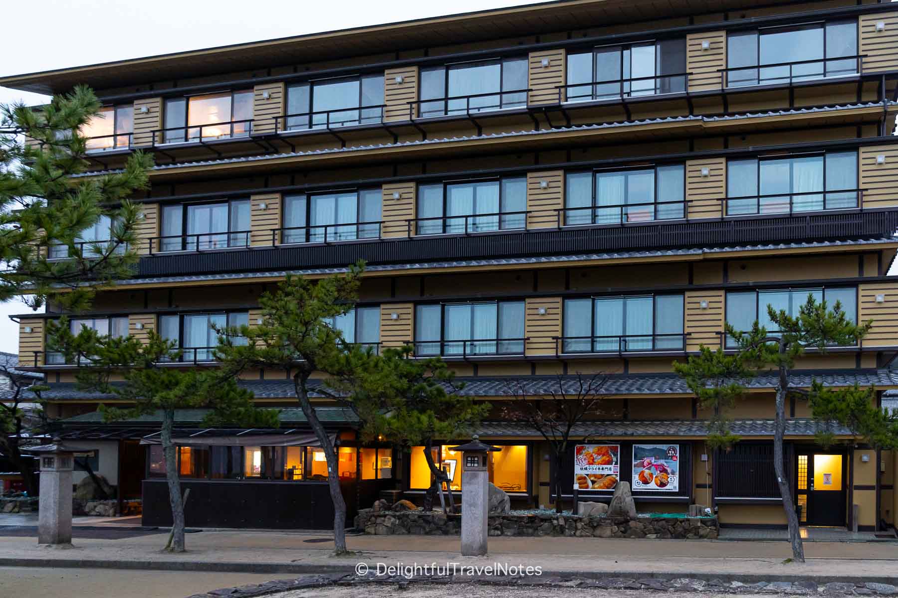 the facade of Kinsuikan ryokan on Miyajima Island.