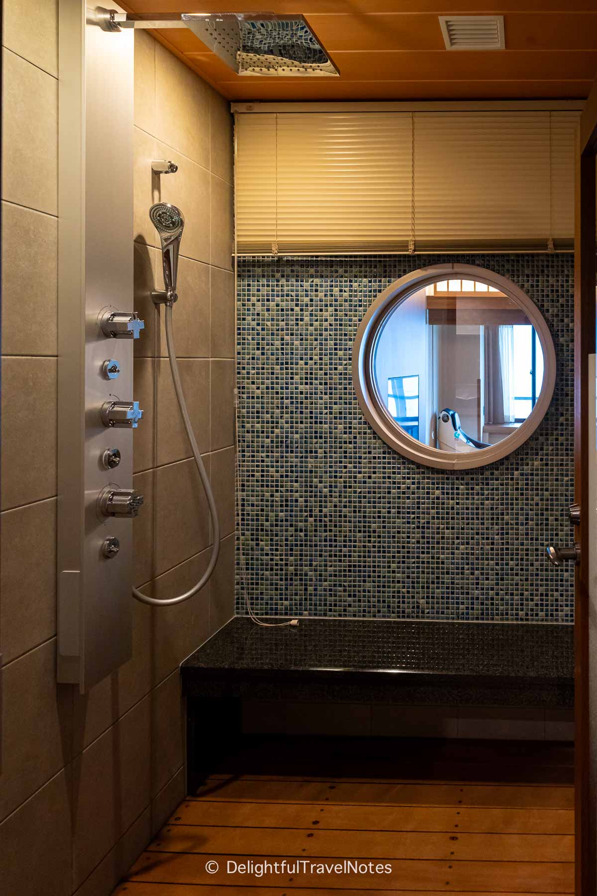 Mizuori bathroom shower Miyajima Kinsuikan ryokan.