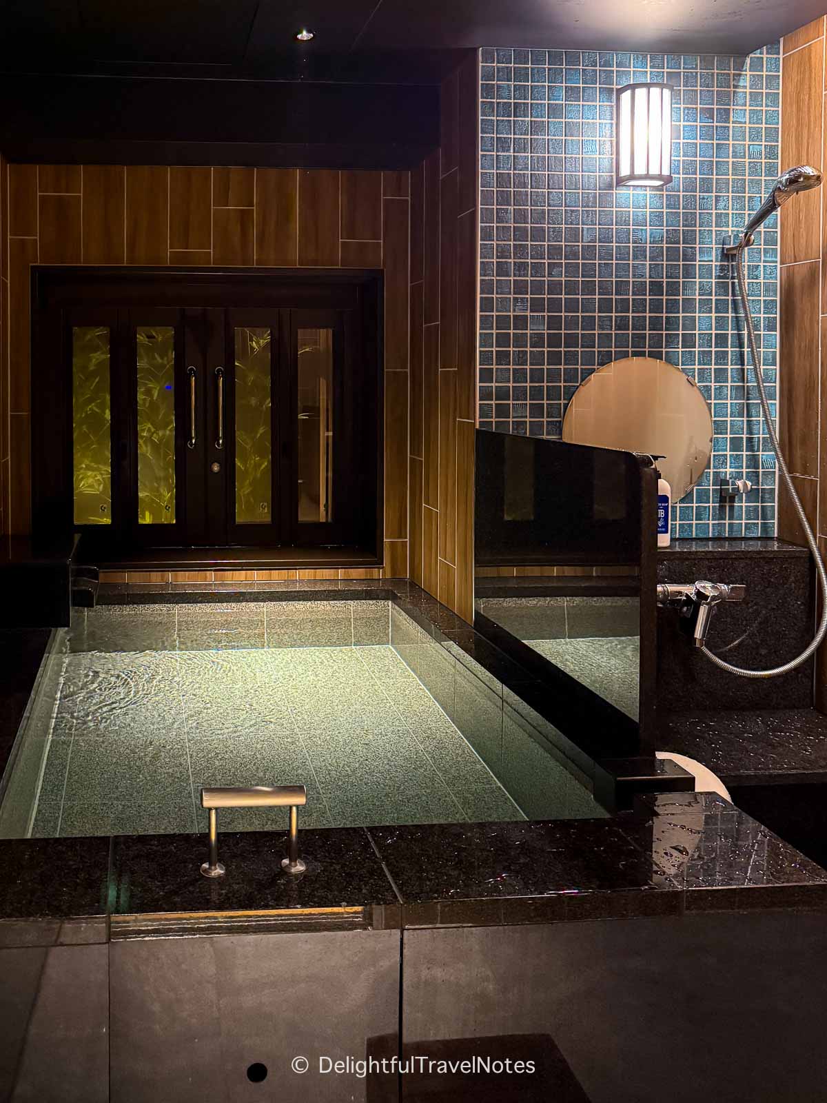 A private bath for Mizuori rooms in Kinsuikan ryokan.